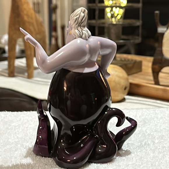 Bradford Editions, Disney Villains Heirloom Porcelain Figurines “Ursula” - Picture 6 of 16